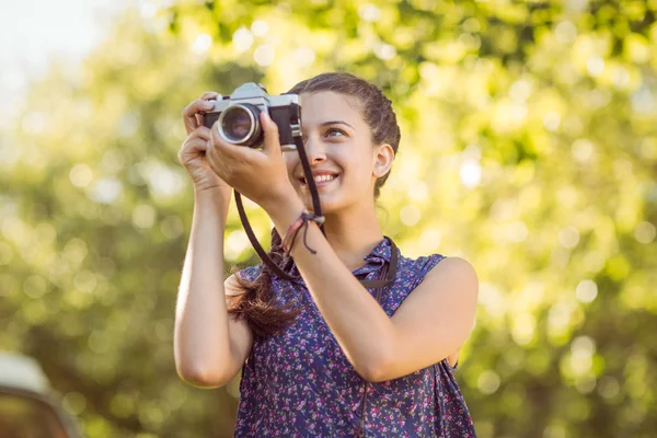 Pretty hipster taking a photo — Stock Photo, Image