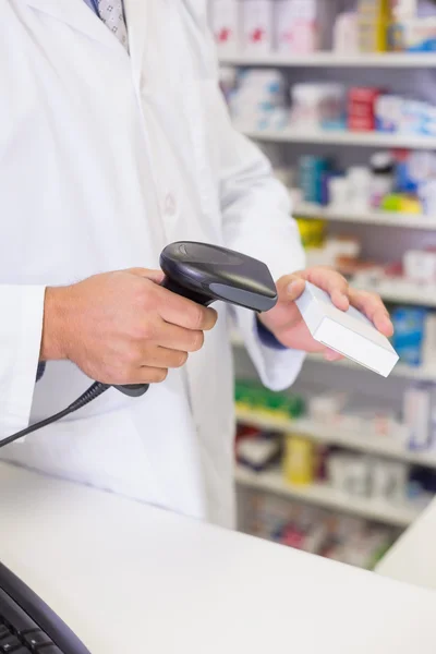 Medicamentos farmacêuticos de digitalização — Fotografia de Stock