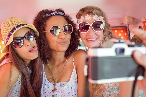 Hipster friends on road trip — Stock Photo, Image