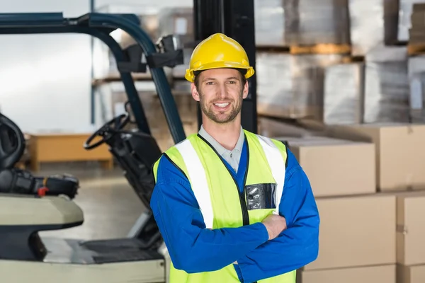 Worker wearing hard hat in warehouse — Stock Photo, Image