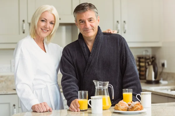 Mature couple having breakfast together — Stock Photo, Image