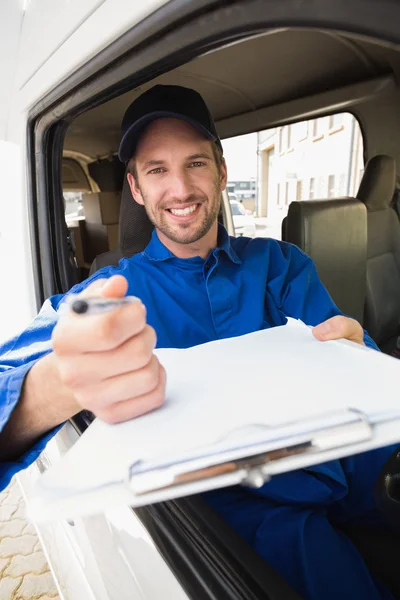 Delivery man showing clipboard — Stock Photo, Image