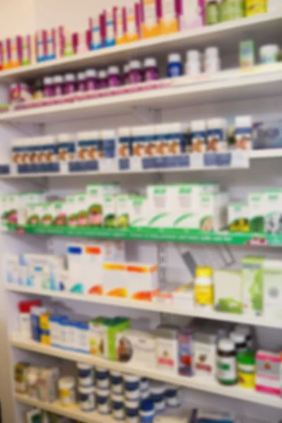 Estantes de medicamentos en farmacia — Foto de Stock