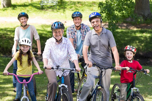 Happy family on their bike at the park — Stock Photo, Image