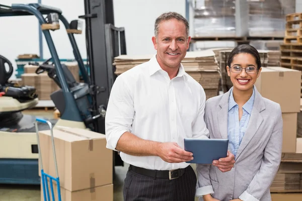 Warehouse manager and her boss working — Stock Photo, Image