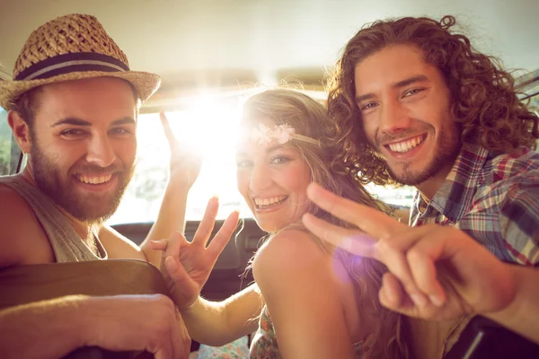 Hipster vrienden op road trip — Stockfoto