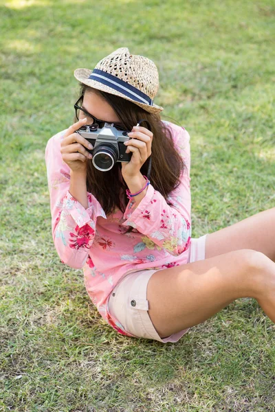 Pretty brunette with retro camera — Stock Photo, Image