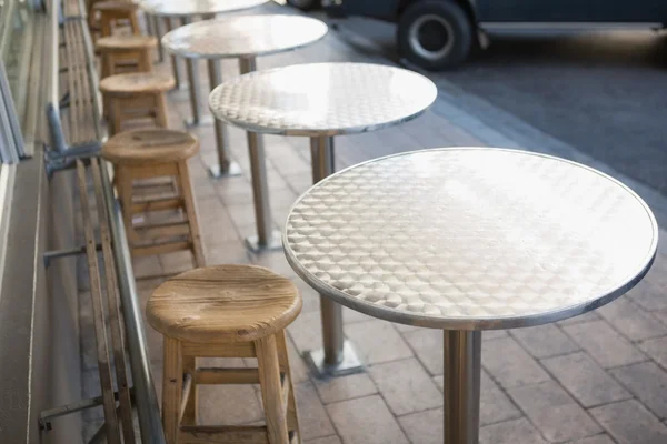 Elegante taburete de bar con mesa —  Fotos de Stock