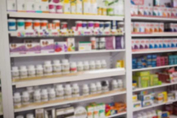 Estantes de medicamentos en farmacia — Foto de Stock