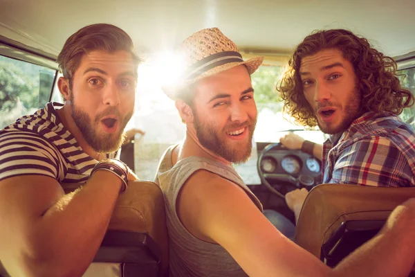 Hipster amigos en viaje por carretera — Foto de Stock