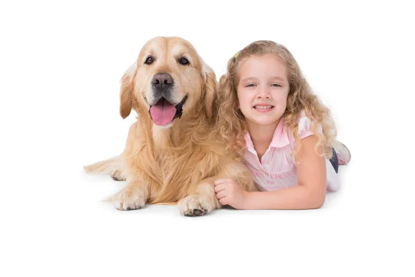 Menina e cachorro deitados no chão — Fotografia de Stock