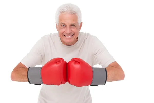 Hombre mayor en guantes de boxeo — Foto de Stock