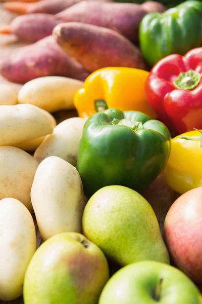 Cuadro de productos frescos en el mercado — Foto de Stock