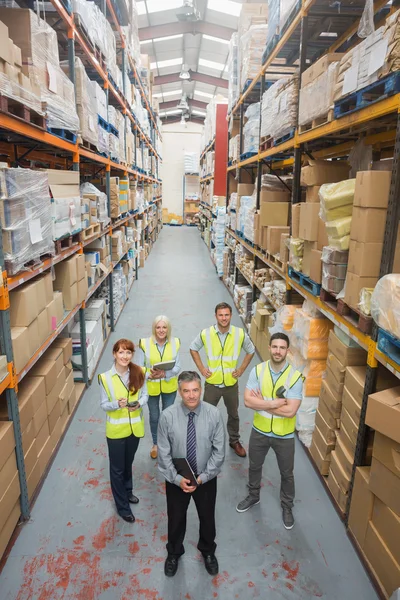 Equipe de pé atrás de seu chefe — Fotografia de Stock