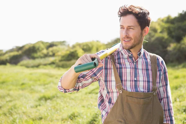 Glücklicher Bauer mit seiner Schaufel — Stockfoto