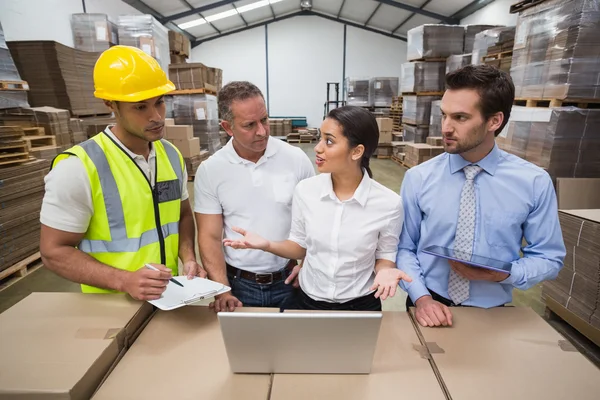Warehouse managers and worker talking — Stock Photo, Image