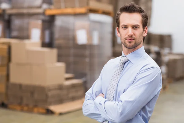 Manager with arms crossed in warehouse — Stock Photo, Image