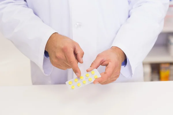 Pharmacist holding blister packs — Stock Photo, Image