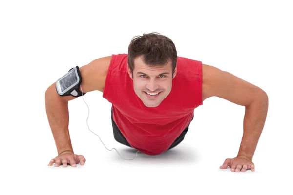 Fit man doing push ups — Stock Photo, Image