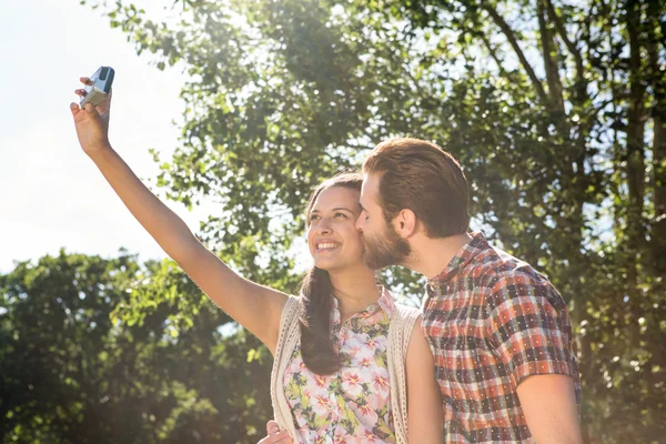 Hipster couple taking a selfie — Stock Photo, Image