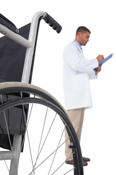 Doctor writing on clipboard — Stock Photo, Image