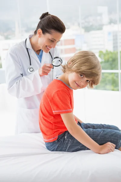 Doctor examining patient Royalty Free Stock Images