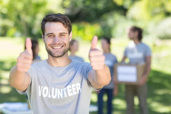 Happy volunteer in the park — Stock Photo, Image