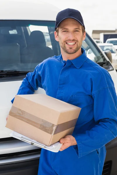 Delivery driver smiling at camera — Stock Photo, Image