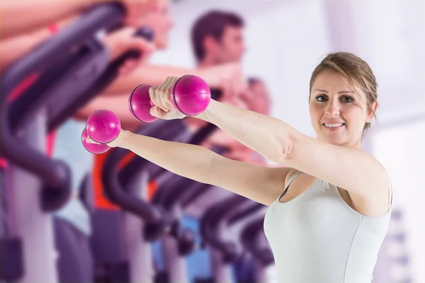 Fit jonge vrouw met gewichten — Stockfoto