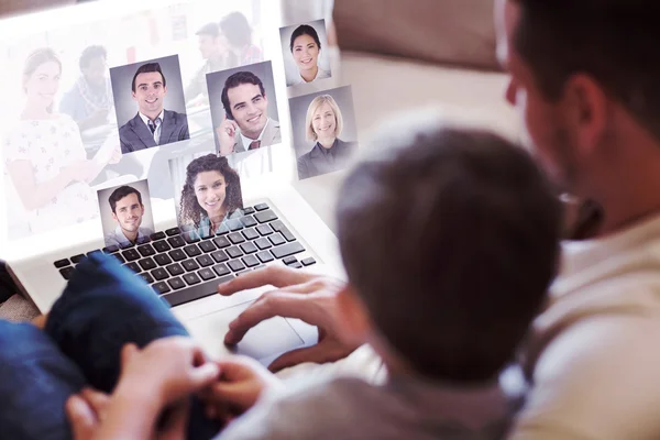 Editor holding tablet and smiling as team works — Stock Photo, Image