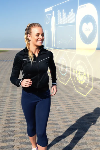 Fitte Blondine joggt auf dem Pier — Stockfoto