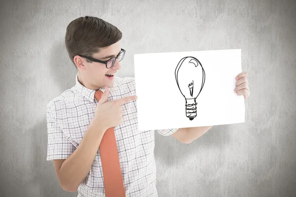 Hipster sonriendo y mostrando la tarjeta — Foto de Stock