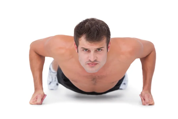 Fit shirtless man doing push ups — Stock Photo, Image