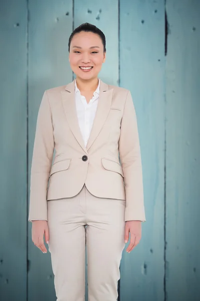 Lächelnde asiatische Geschäftsfrau — Stockfoto