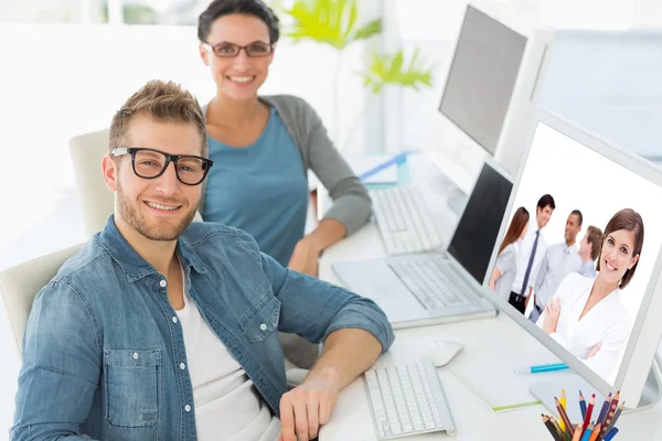 Confident manager in front of her team — Stock Photo, Image