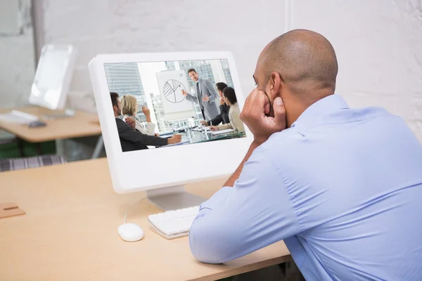 Mensen uit het bedrijfsleven in kantoor op presentatie — Stockfoto