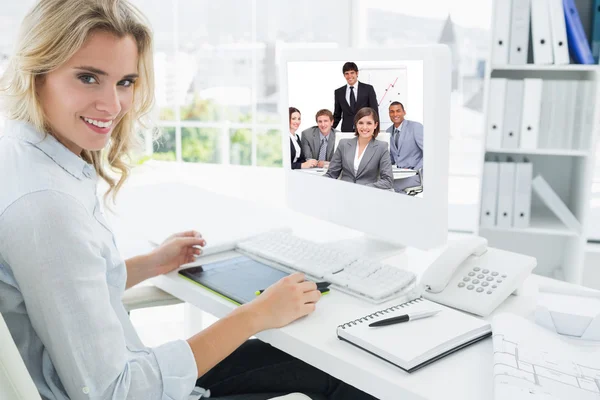 Grupo empresarial feliz tendo uma reunião — Fotografia de Stock