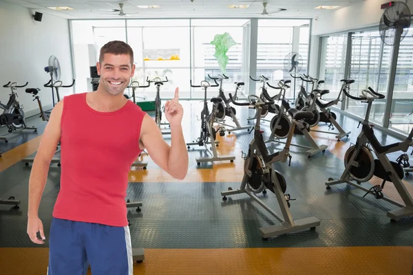 Passar man pekar mot gym — Stockfoto