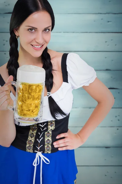 अक्टूबरफेस्ट लड़की बीयर टैंकार्ड पकड़े हुए — स्टॉक फ़ोटो, इमेज