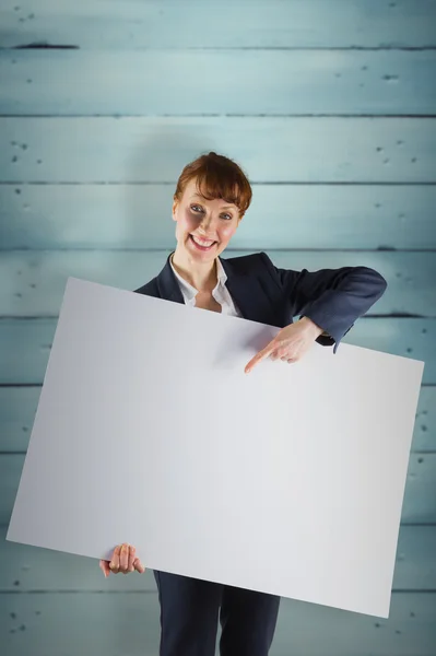 Businesswoman showing card — Stock Photo, Image