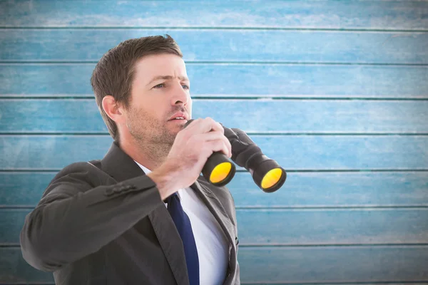 Geschäftsmann mit Fernglas — Stockfoto