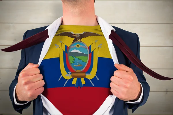 Zakenman opening shirt te onthullen ecuador vlag — Stockfoto