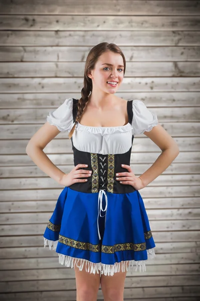 Oktoberfest-Mädchen mit den Händen auf den Hüften — Stockfoto