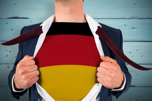 Επιχειρηματίας άνοιγμα πουκάμισο να αποκαλύψει τη σημαία της Γερμανίας — Φωτογραφία Αρχείου