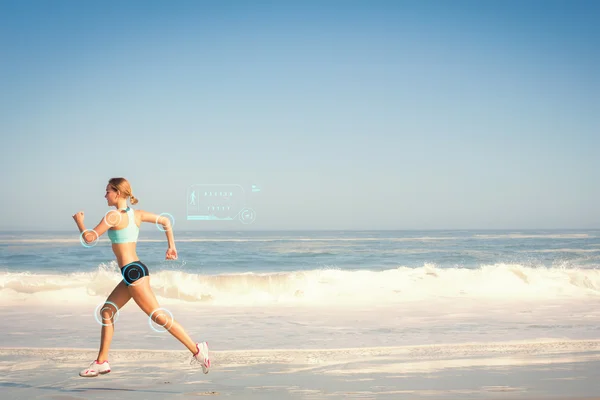 Vrouw joggen op het strand — Stockfoto