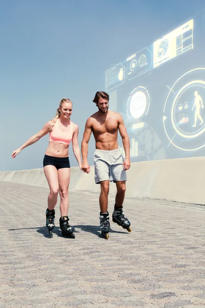 Fittes Paar beim Inlineskaten auf der Promenade — Stockfoto