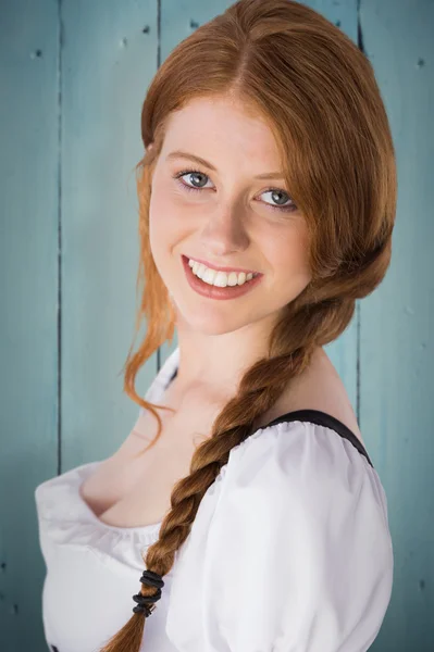 Oktoberfest menina sorrindo para a câmera — Fotografia de Stock