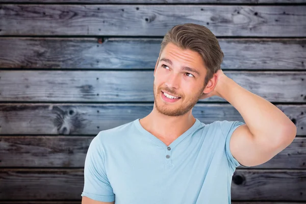 Uomo posa con le mani sulla testa — Foto Stock