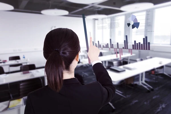 Imagen compuesta de la mujer de negocios señalando —  Fotos de Stock