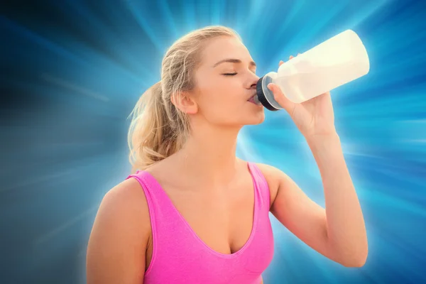 Beautiful healthy woman drinking water — Stock Photo, Image